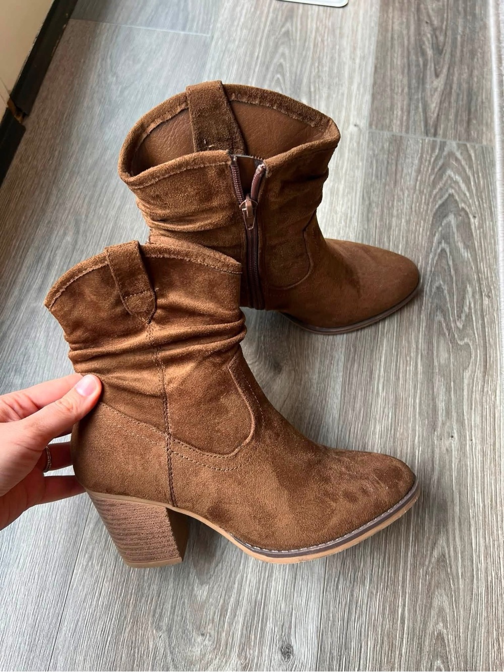 Dominique Nicole Women’s brown booties size 7